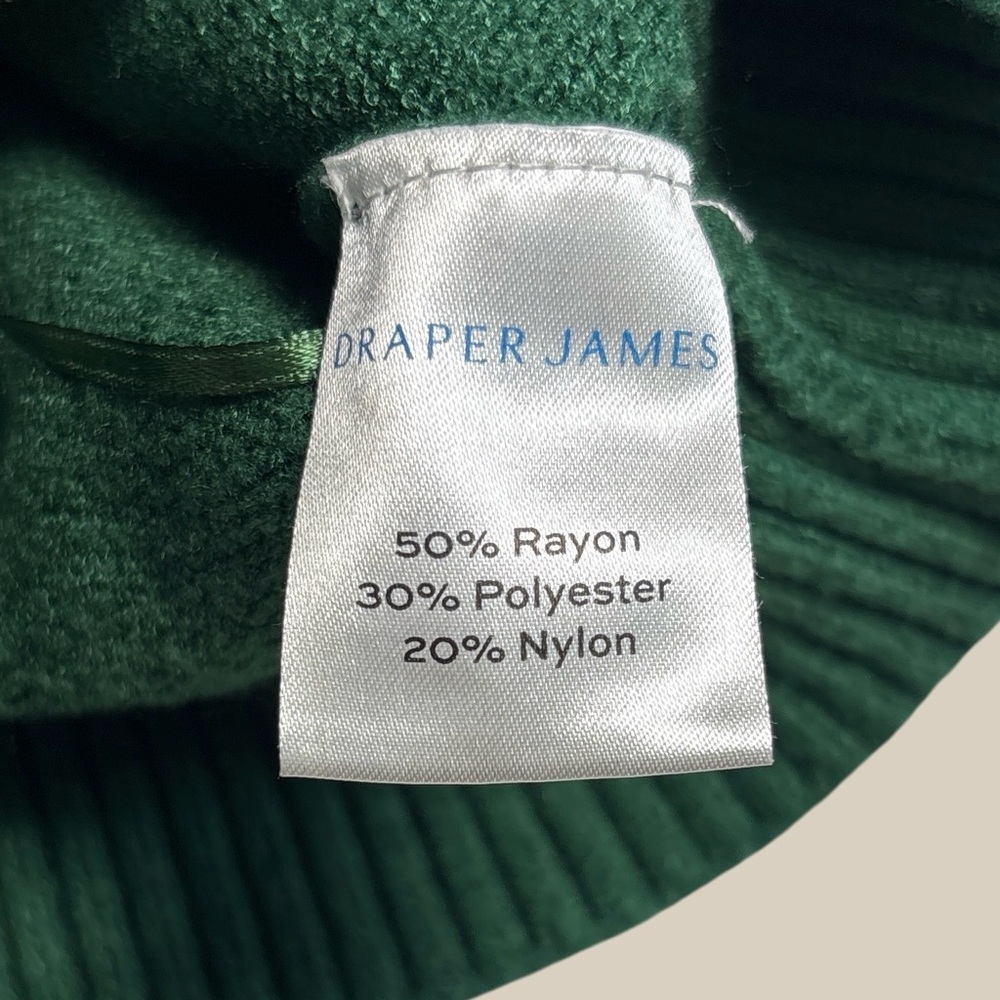 Draper James Women’s Green Knit Sweater Gold Button Shoulder Detail Holiday SZ M - Picture 5 of 5